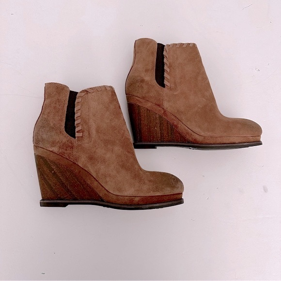 Ariat Belle Western Distressed Boot - Picture 2 of 16